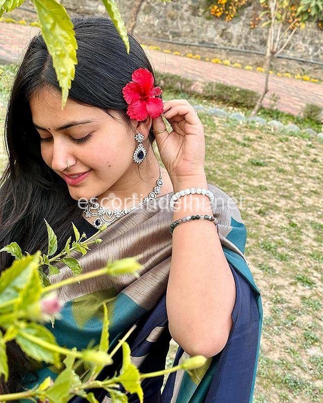 ??Call Girls in Noida Sector-132)* 9643442675* Escort ServiCes??